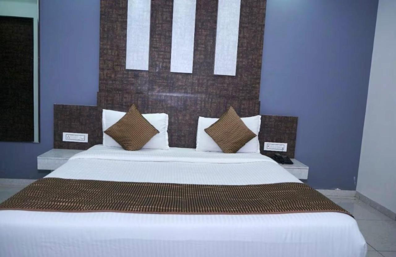 The Sky Comfort Hotel Parth Inn Dwarka  Exterior photo